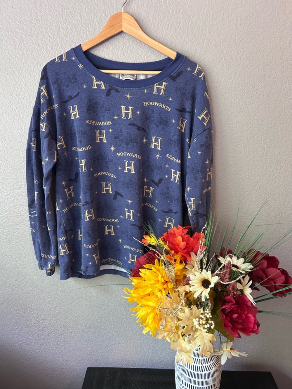 Wizarding World of Harry Potter Hogwarts Navy Crewneck Sweatshirt